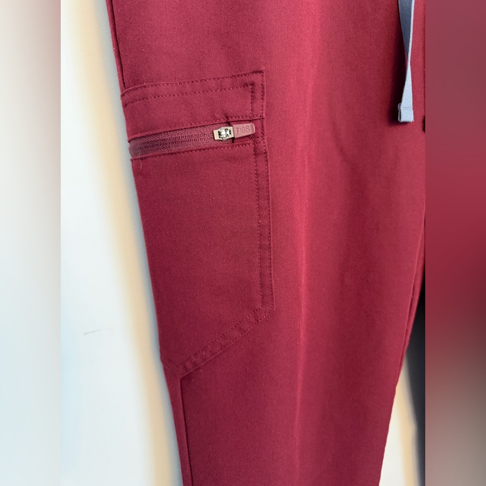FIGS Burgundy Scrub Set Small Top & Jogger Pants Technical Collection Nurse - Picture 10 of 16